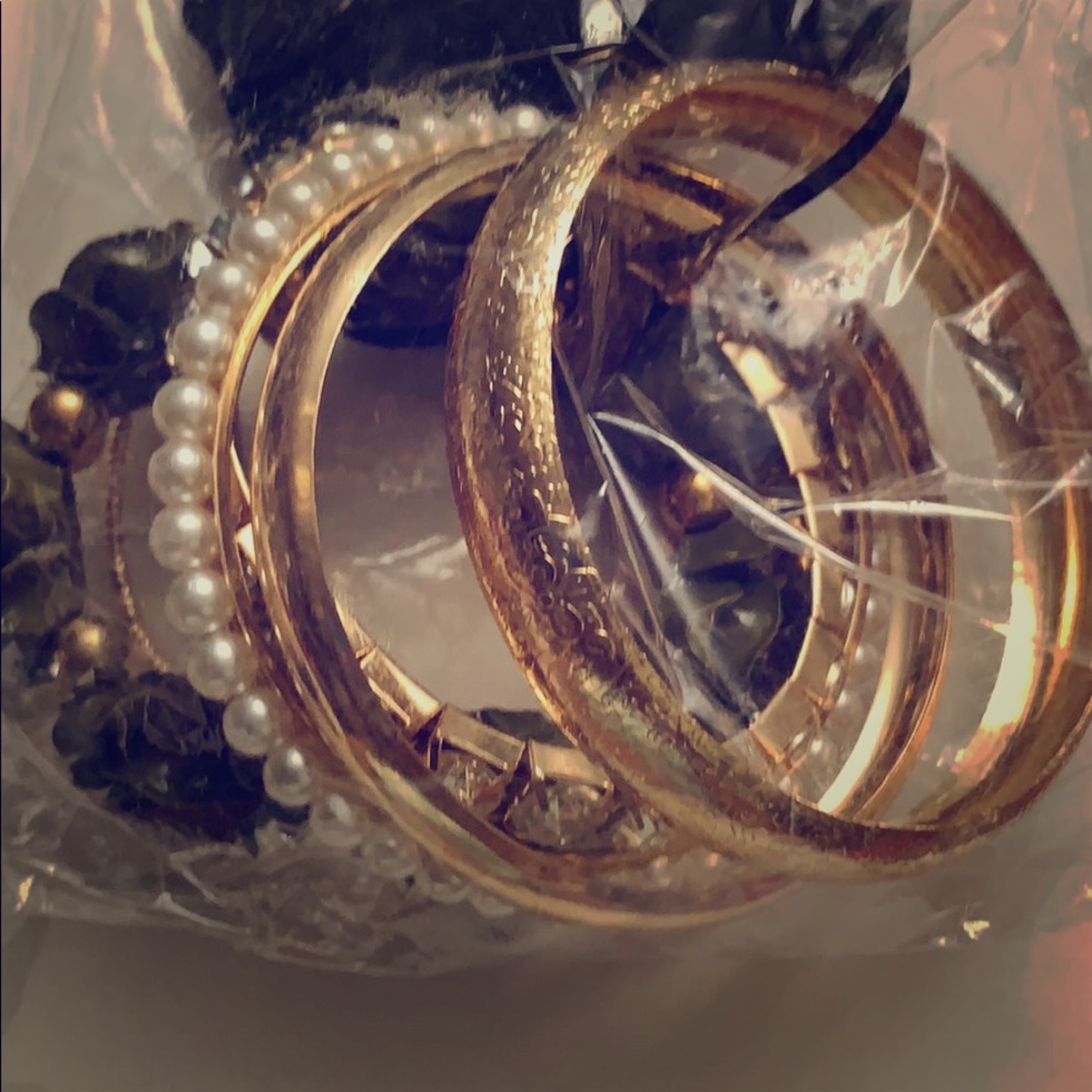 Bunch of bracelets (olive green themed)✅